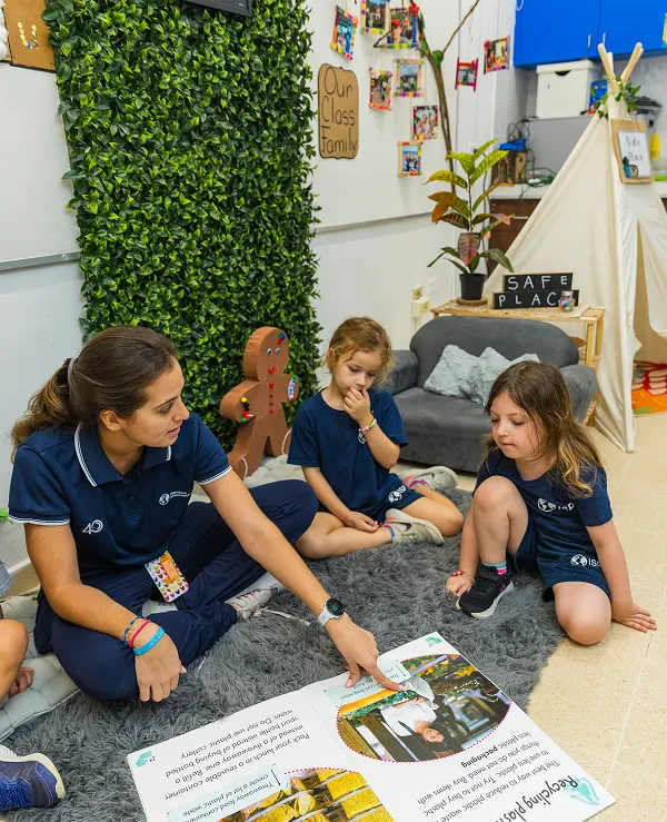 teacher and students reading